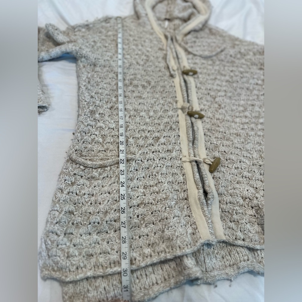 Free People Oversized Sz: S Cable Knit Chunky Cream Cardigan. Toggle Buttons. - Picture 3 of 16